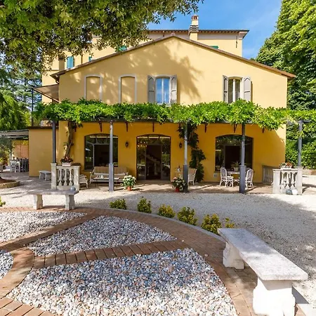 La Casa Di Nani 8, Emma *