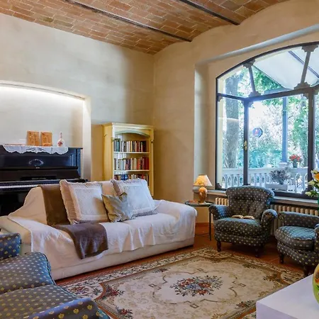 La Casa Di Nani 8, Emma Villa