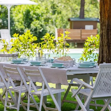 La Casa Di Nani 8, Emma