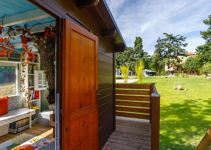 La Casa Di Nanì 8, Emma Villa